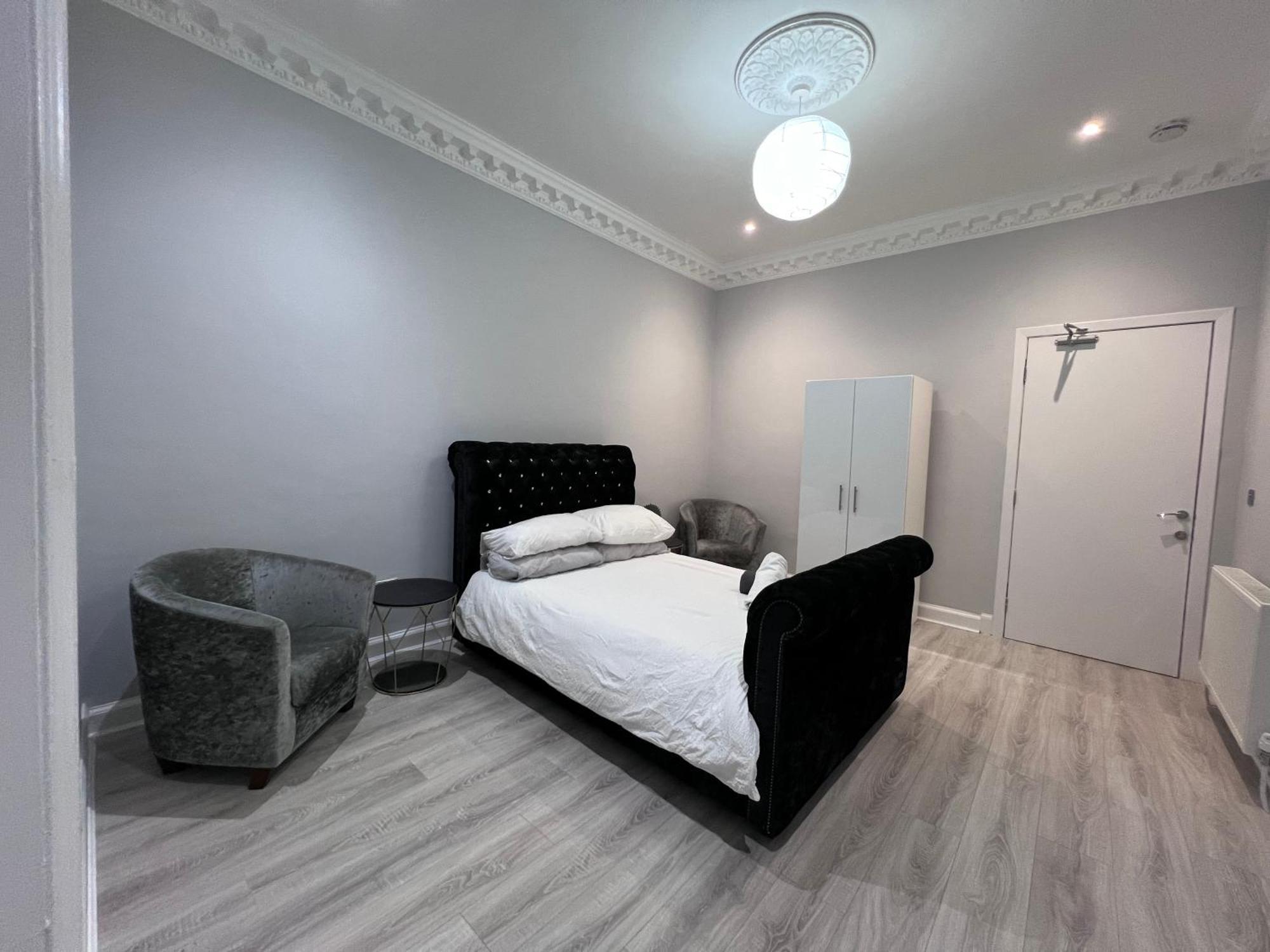 Lovely 4 Bedroom 2Nd Floor Walk Up Apartment エディンバラ エクステリア 写真