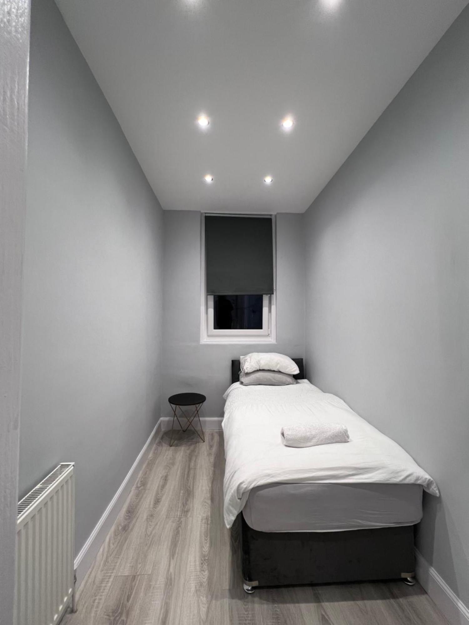 Lovely 4 Bedroom 2Nd Floor Walk Up Apartment エディンバラ エクステリア 写真