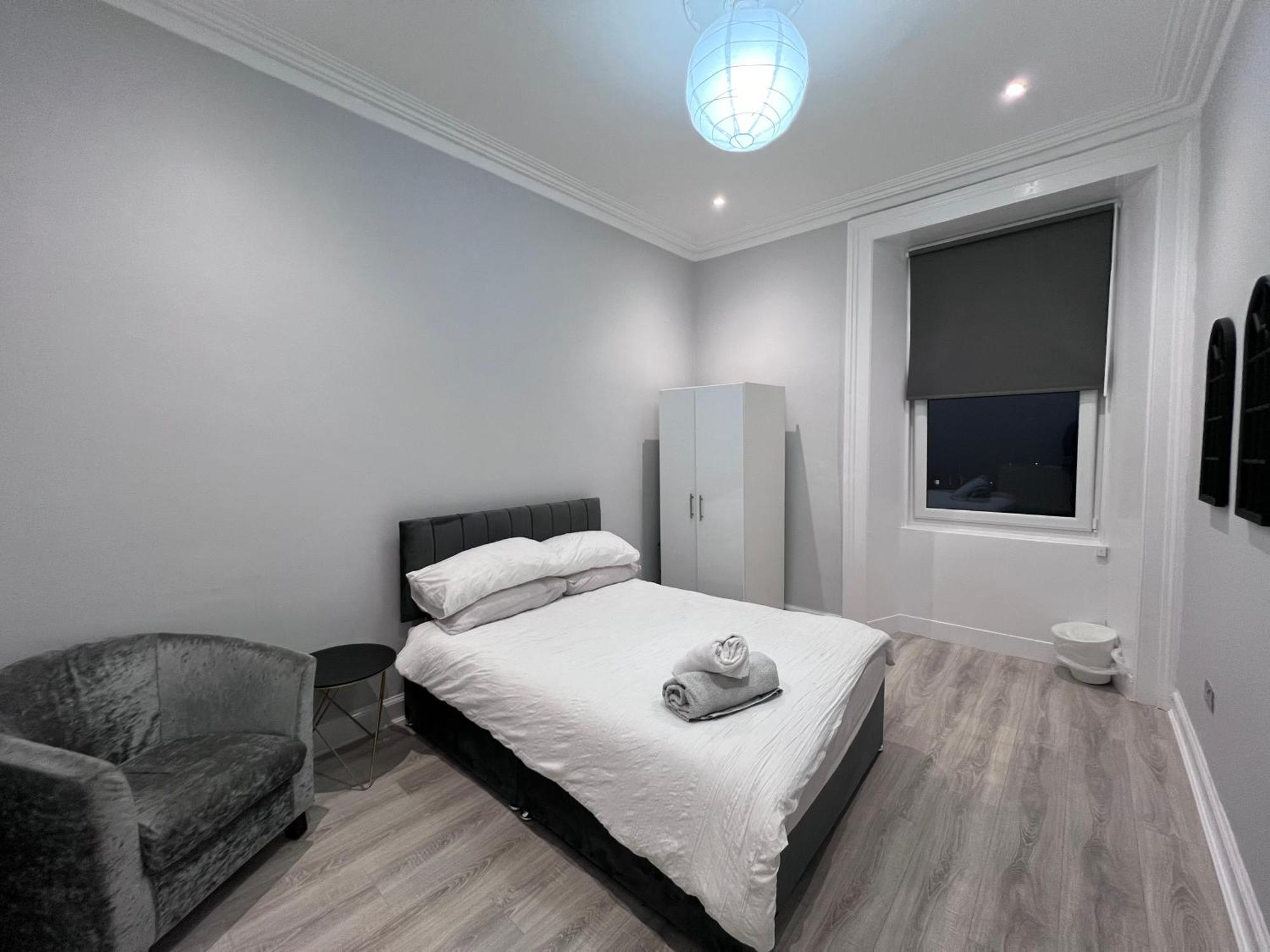 Lovely 4 Bedroom 2Nd Floor Walk Up Apartment エディンバラ エクステリア 写真